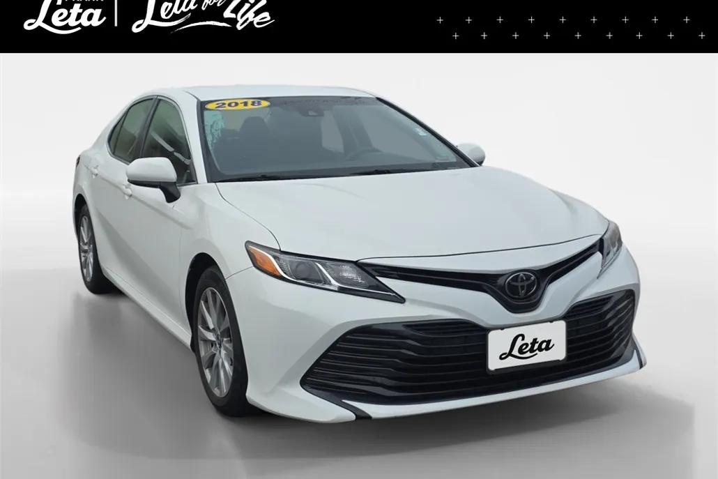 2018 Toyota Camry LE photo 1