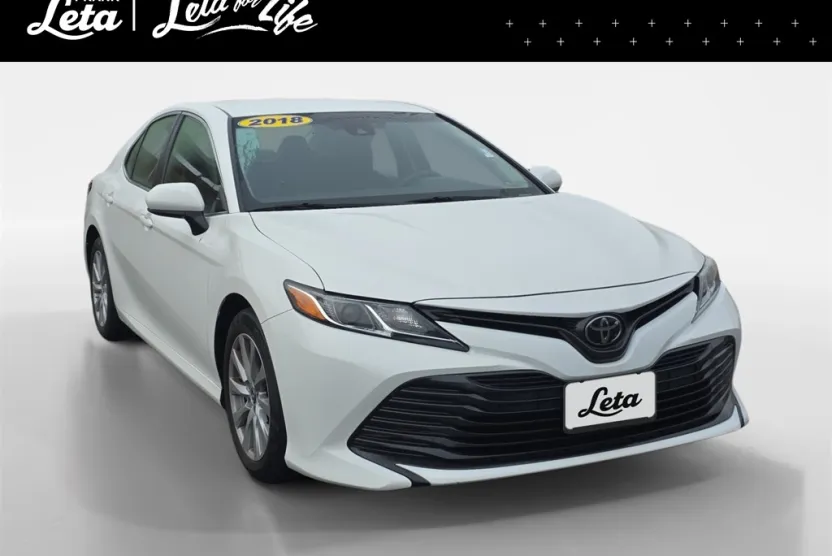 2018 Toyota Camry LE photo 1