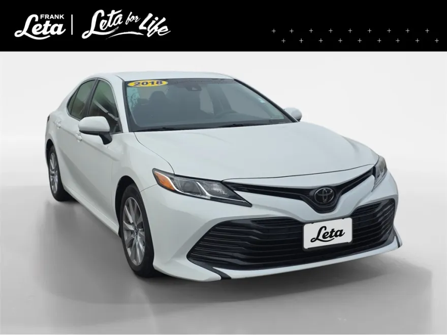 2018 Toyota Camry LE photo 1