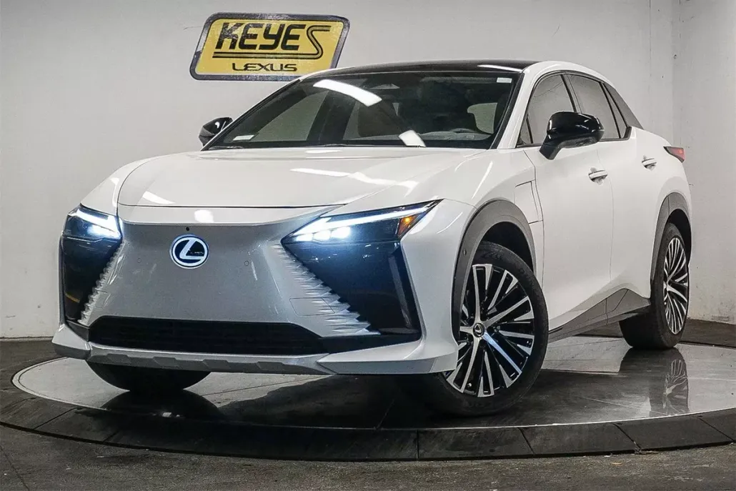 2023 Lexus RZ 450e Premium photo 1