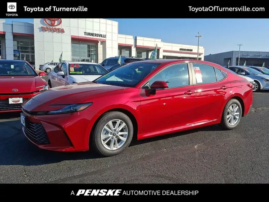 2025 Toyota Camry LE photo 1