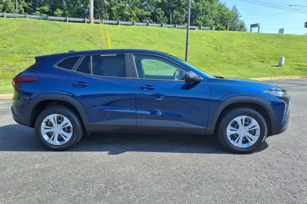 2024 Chevrolet Trax LS photo 1