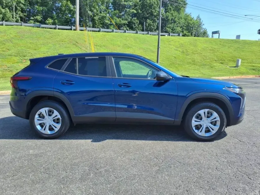 2024 Chevrolet Trax LS photo 1
