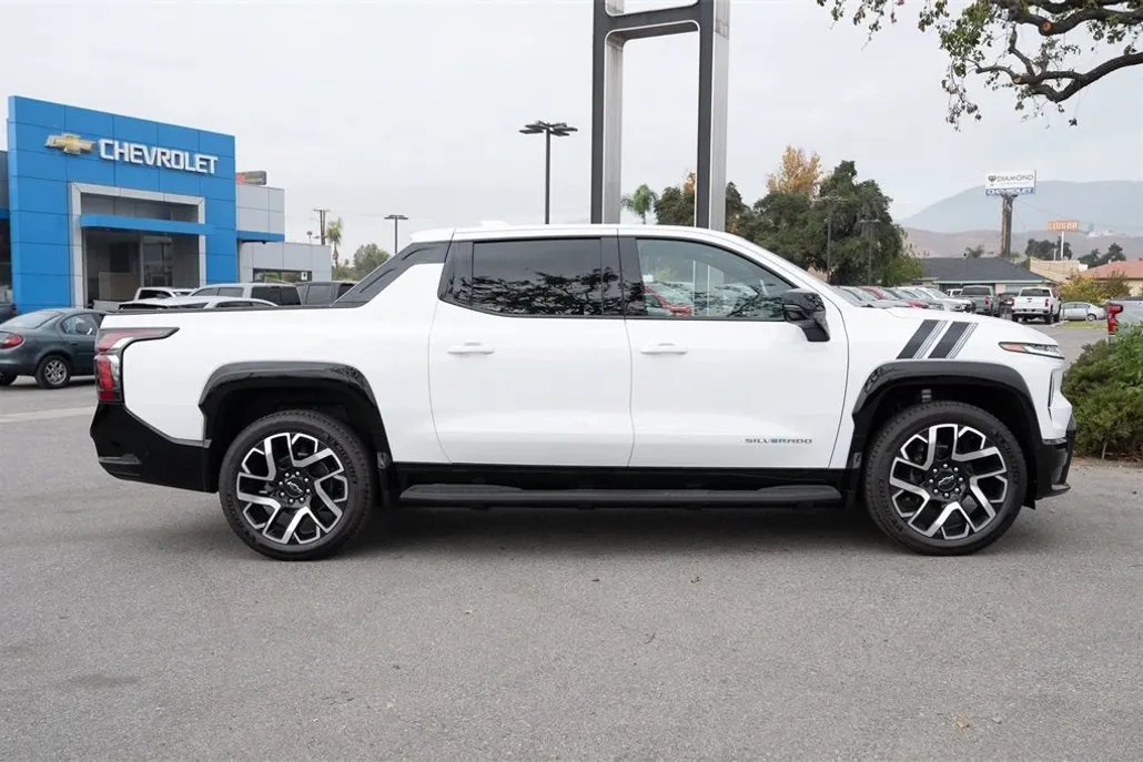2024 Chevrolet Silverado EV RST photo 1
