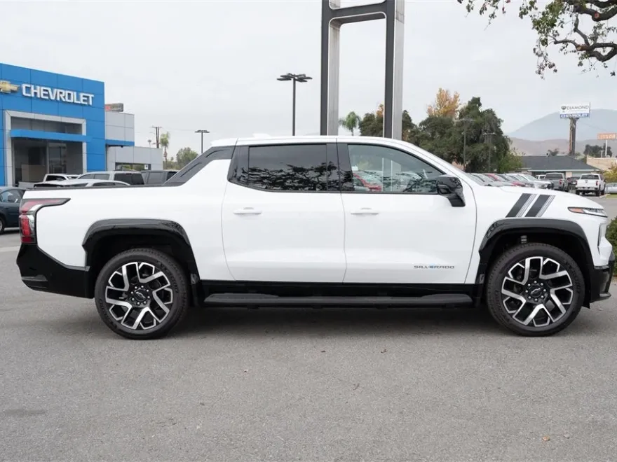 2024 Chevrolet Silverado EV RST photo 1