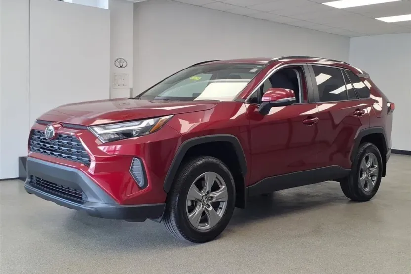 2024 Toyota RAV4 XLE photo 1
