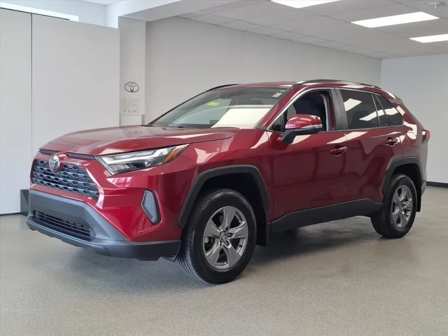 2024 Toyota RAV4 XLE photo 1