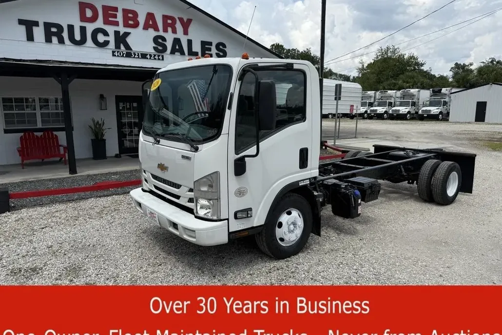 2020 Isuzu NPR 4500HD photo 1