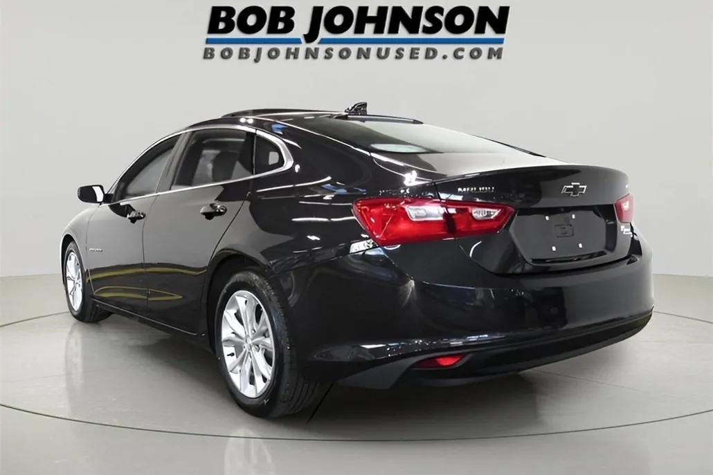 2023 Chevrolet Malibu 1LT photo 1