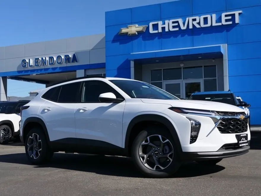 2026 Chevrolet Trax LT photo 1