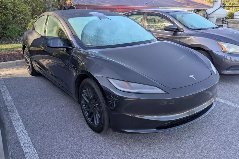 2024 Tesla Model 3 photo 1