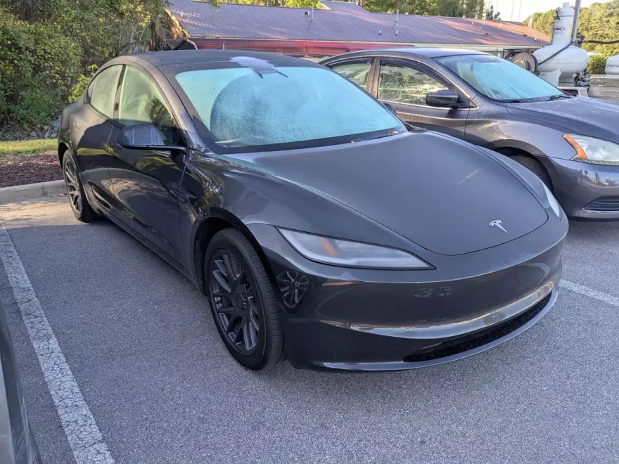 2024 Tesla Model 3 photo 1