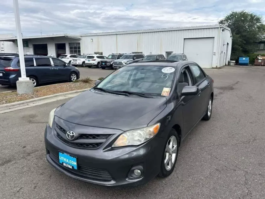 2012 Toyota Corolla LE photo 1