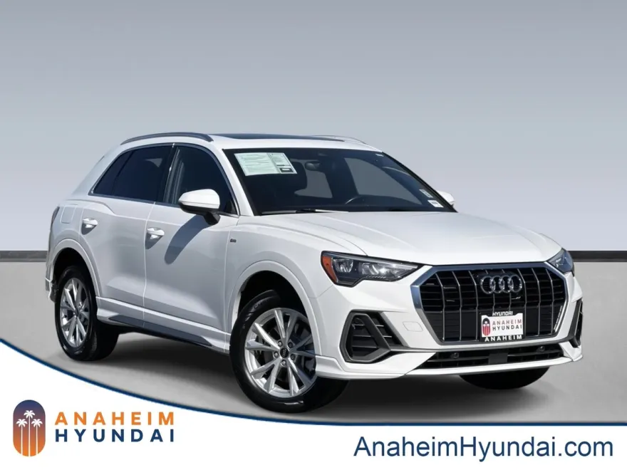 2022 Audi Q3 S line Premium photo 1
