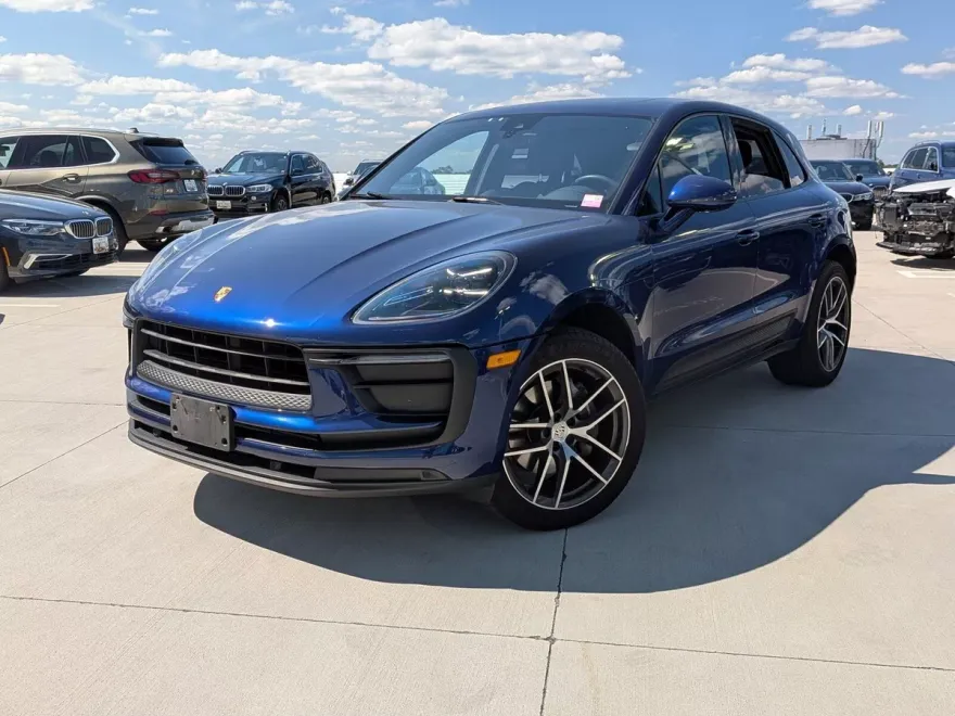 2022 Porsche Macan photo 1