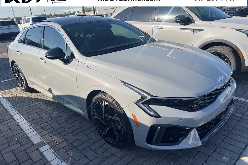 2025 Kia K5 GT-Line photo 1