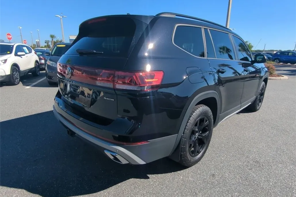 2024 Volkswagen Atlas Peak Edition SE Technology photo 1