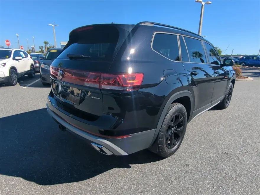 2024 Volkswagen Atlas Peak Edition SE Technology photo 1