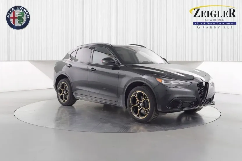 2025 Alfa Romeo Stelvio Sprint Base photo 1