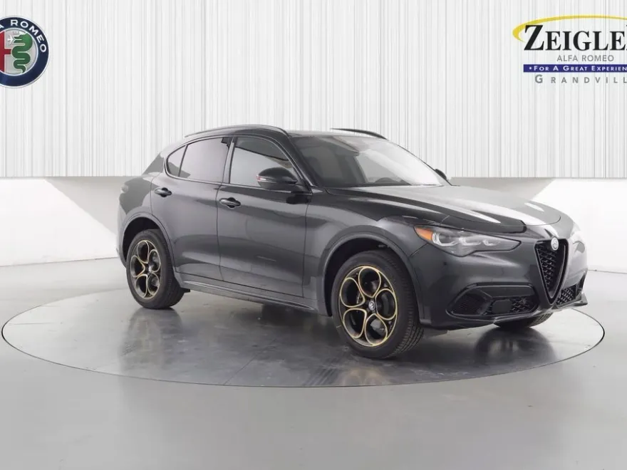 2025 Alfa Romeo Stelvio Sprint Base photo 1