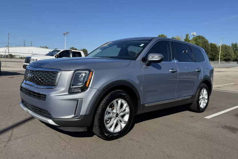 2020 Kia Telluride LX photo 1