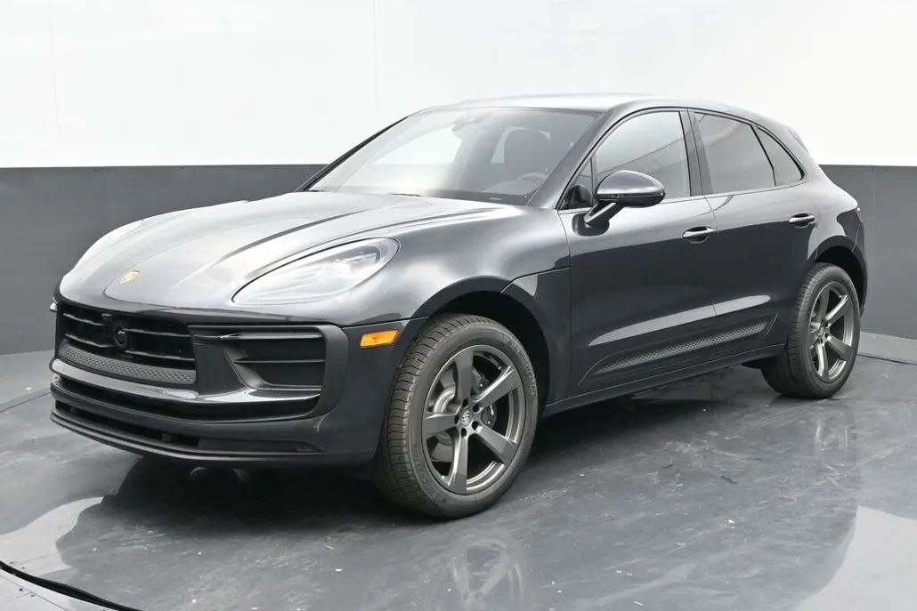 2025 Porsche Macan Base photo 1