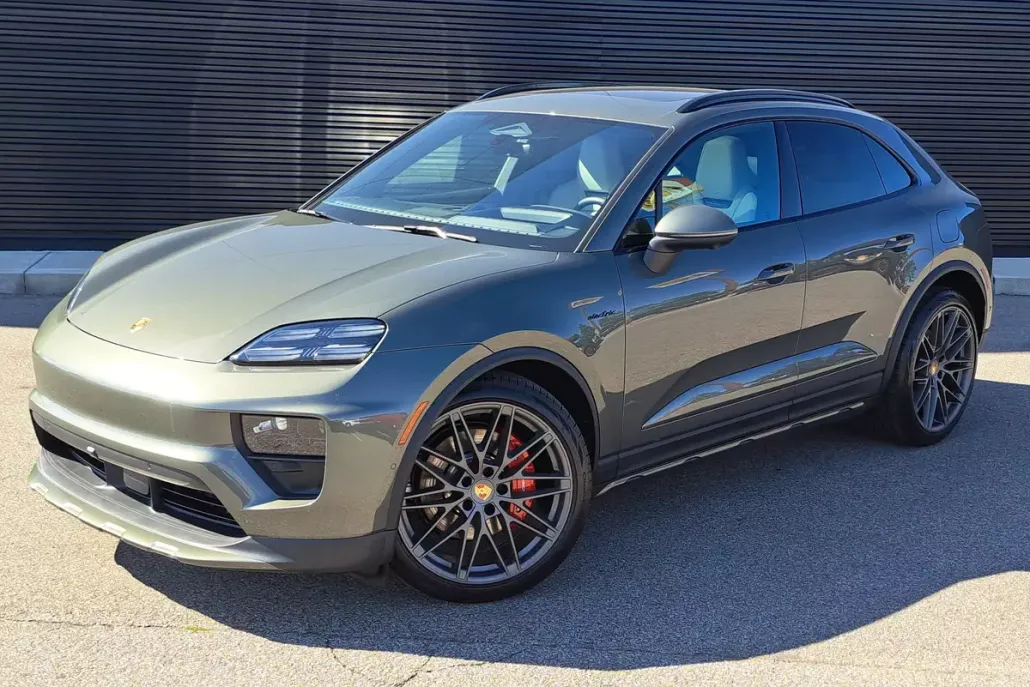 2025 Porsche Macan Electric photo 1
