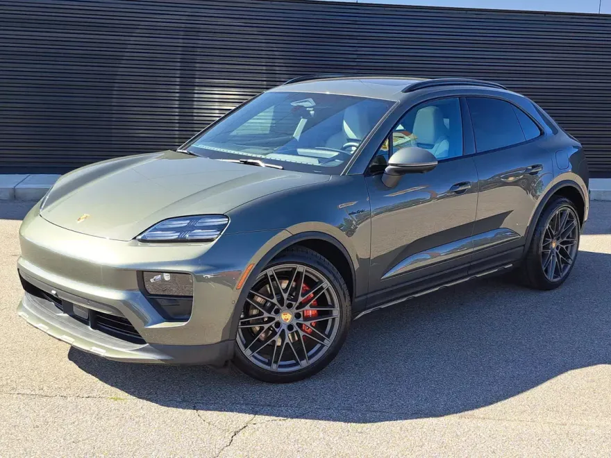 2025 Porsche Macan Electric photo 1