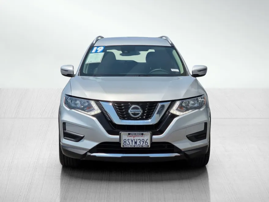 2019 Nissan Rogue SV photo 1