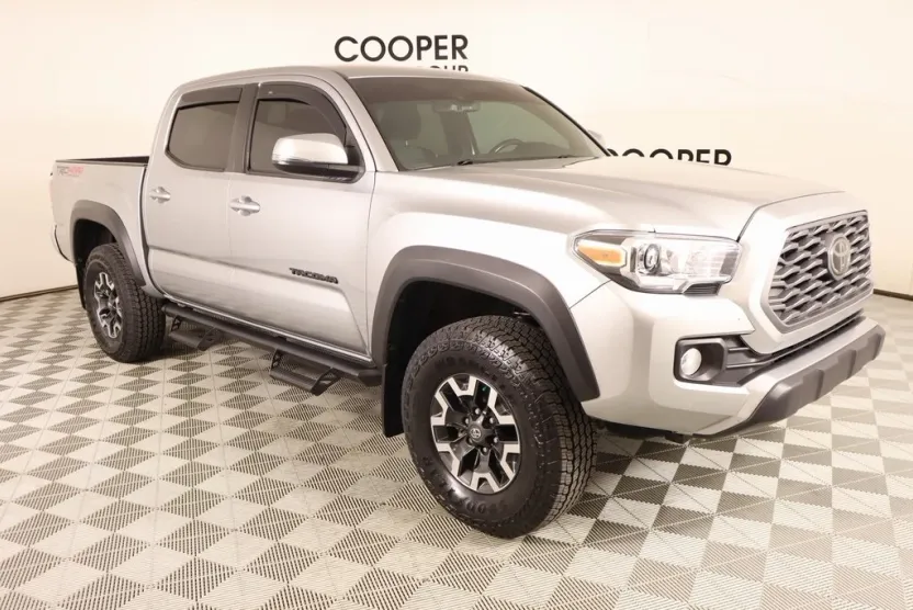 2023 Toyota Tacoma V6 photo 1