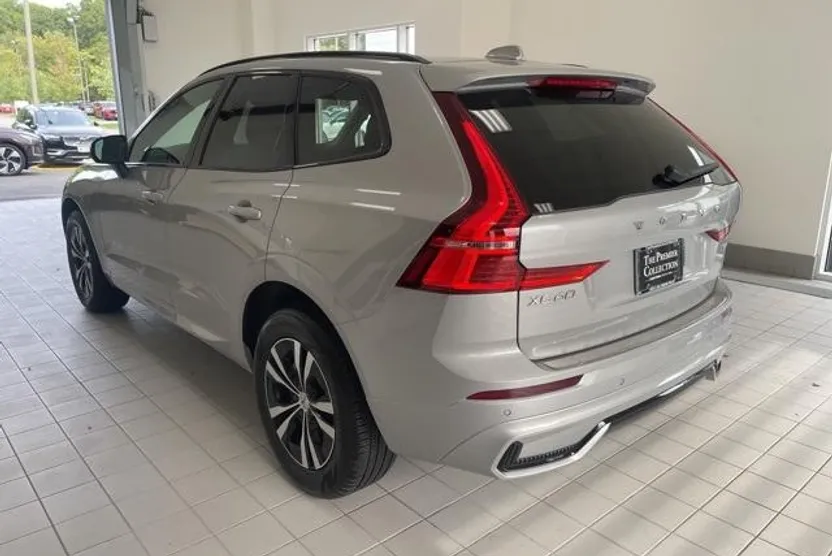 2025 Volvo XC60 B5 Core photo 1