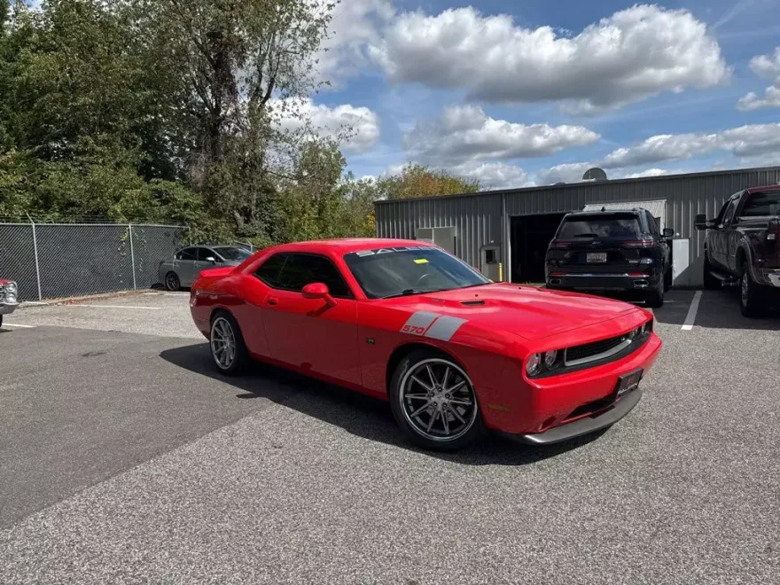 2014 Dodge Challenger R/T photo 1