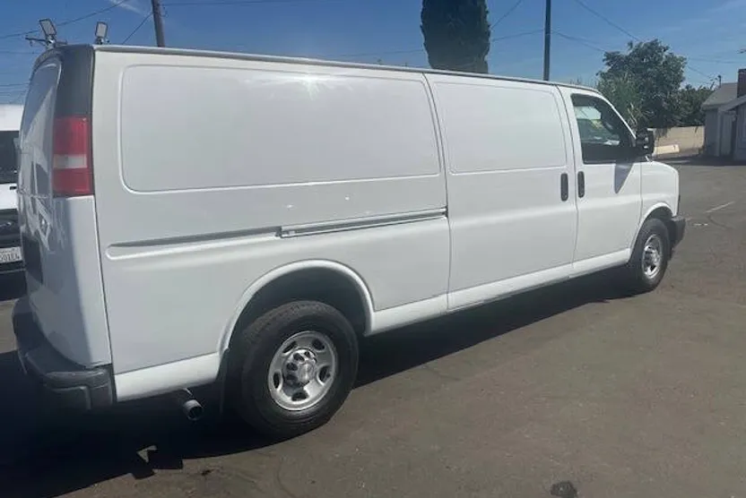 2018 Chevrolet Express 3500 Cargo Van photo 1