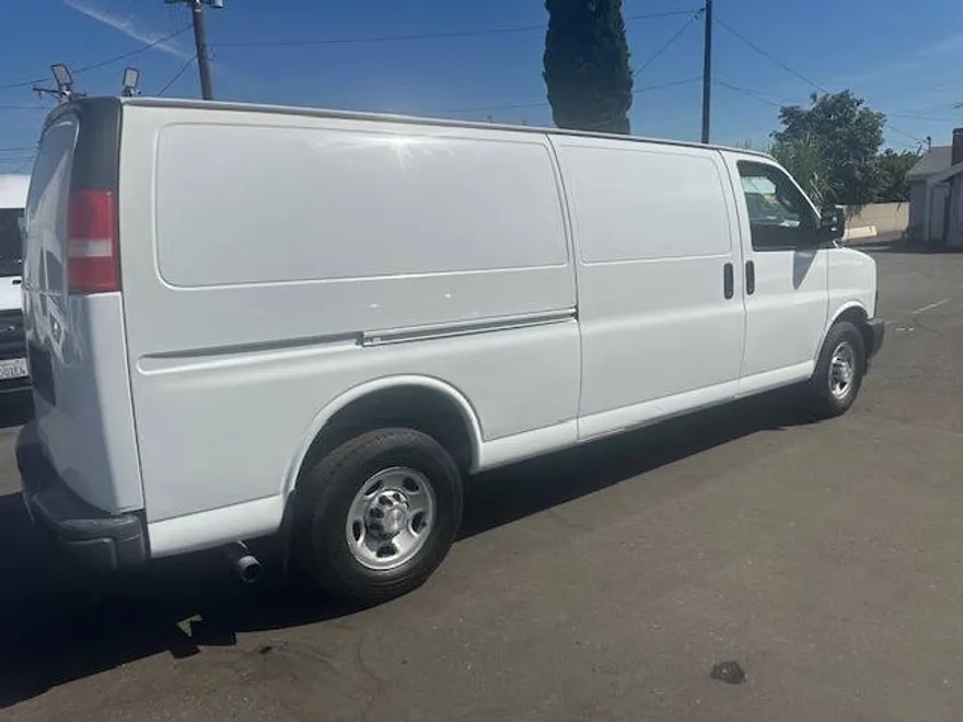2018 Chevrolet Express 3500 Cargo Van photo 1