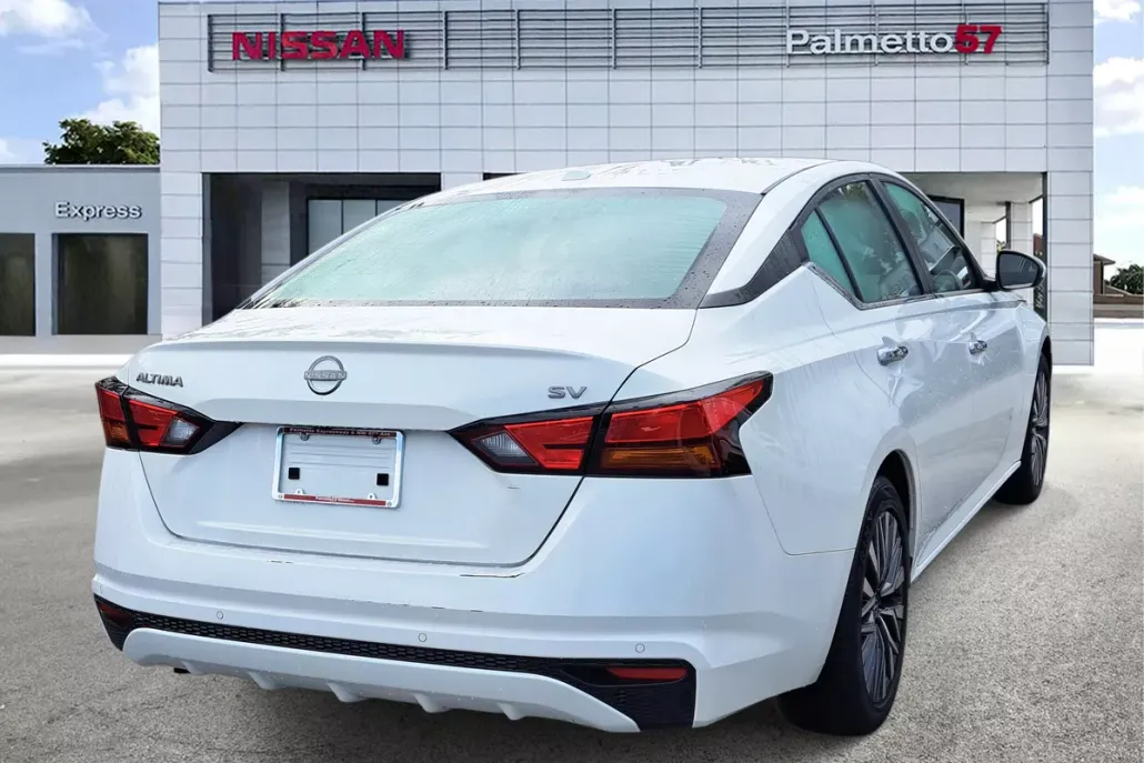 2023 Nissan Altima 2.5 SV photo 1