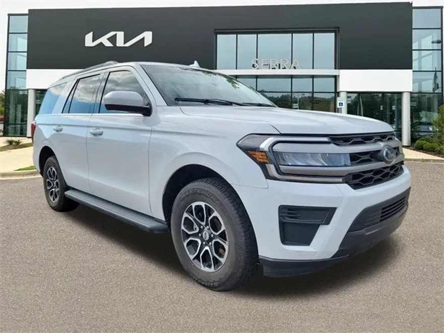 2022 Ford Expedition XLT photo 1