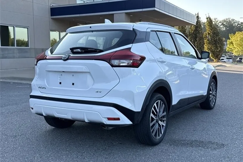 2024 Nissan Kicks SV photo 1