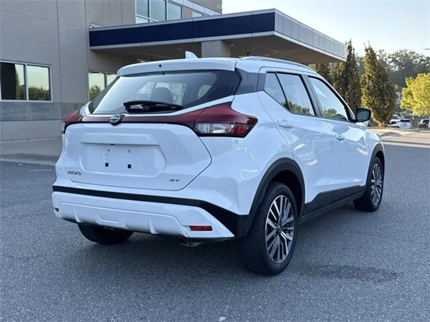 2024 Nissan Kicks SV photo 1