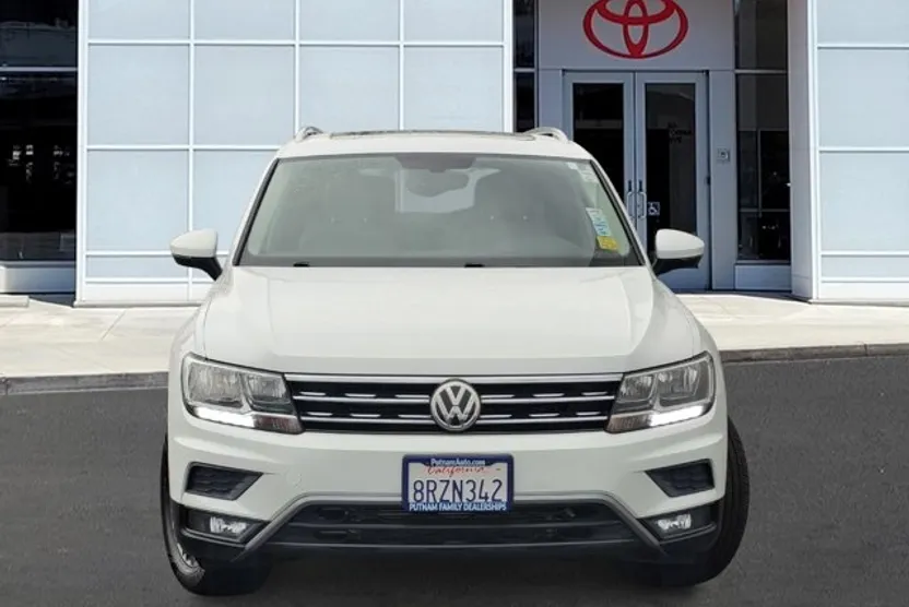 2018 Volkswagen Tiguan SEL photo 1