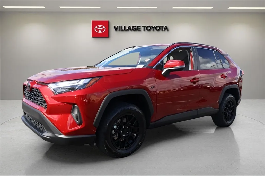 2023 Toyota RAV4 XLE photo 1