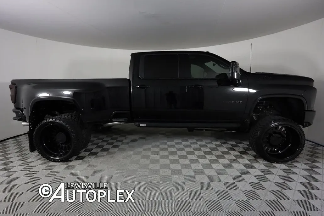 2022 Chevrolet Silverado 3500HD High Country photo 1