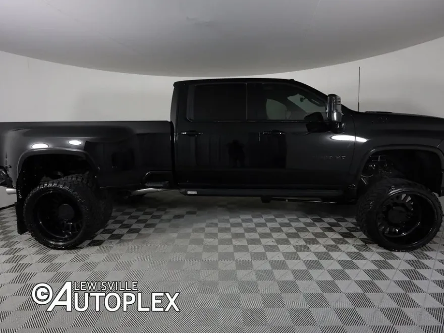 2022 Chevrolet Silverado 3500HD High Country photo 1