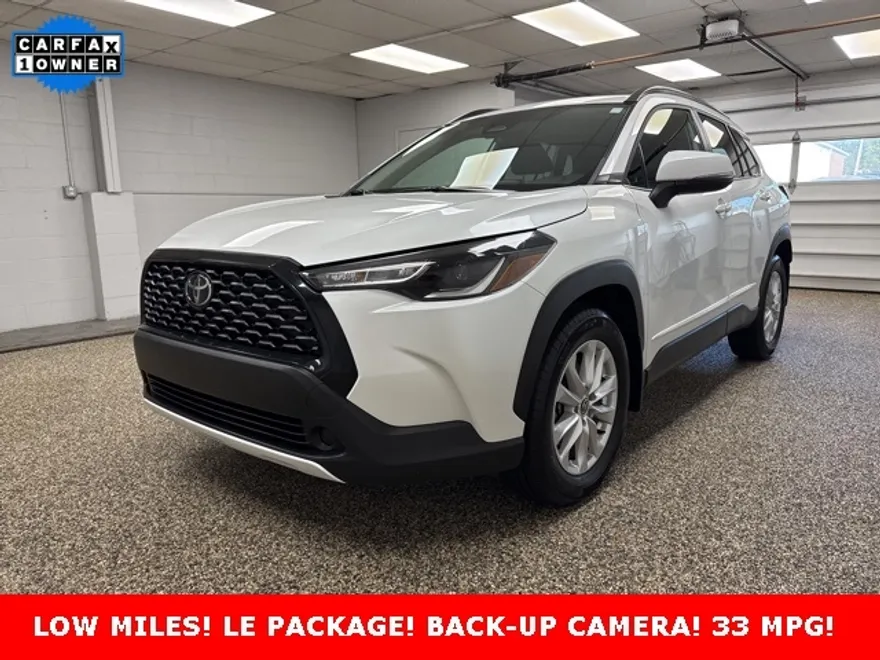 2023 Toyota Corolla Cross LE photo 1