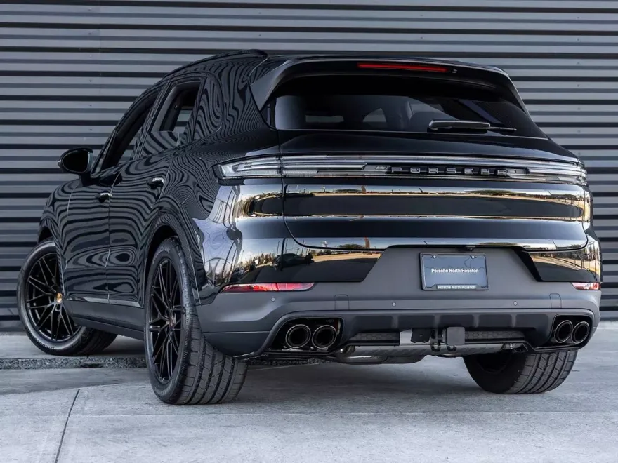 2025 Porsche Cayenne Base photo 1