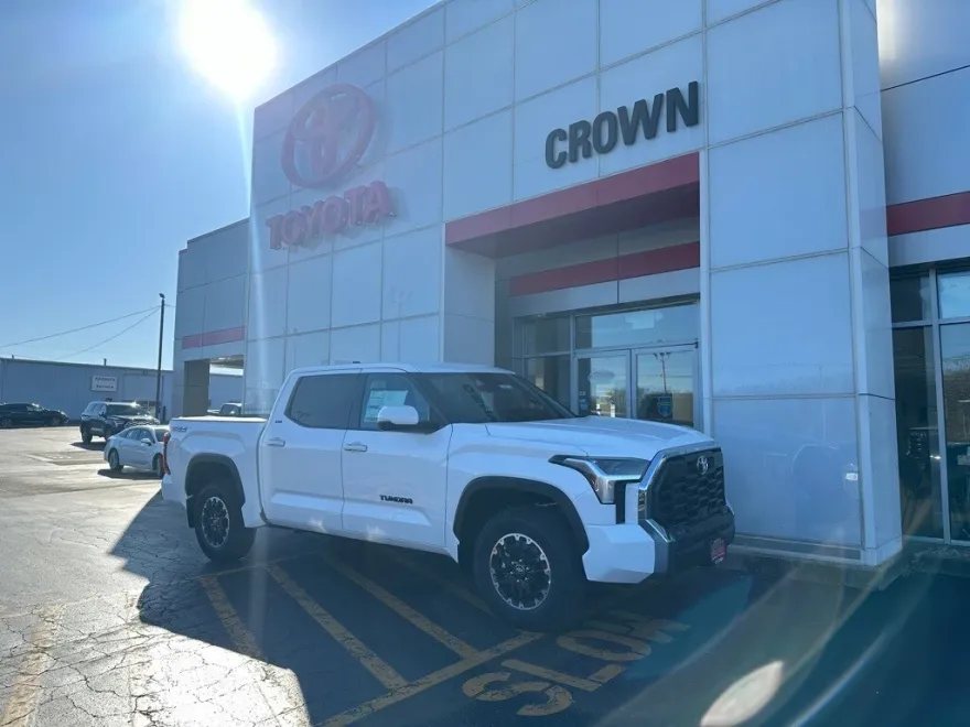 2025 Toyota Tundra SR5 photo 1