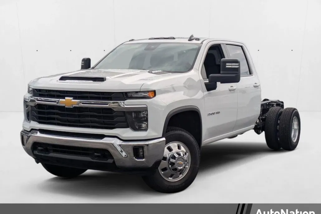 2025 Chevrolet Silverado 3500HD LT photo 1