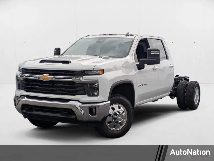 2025 Chevrolet Silverado 3500HD LT photo 1