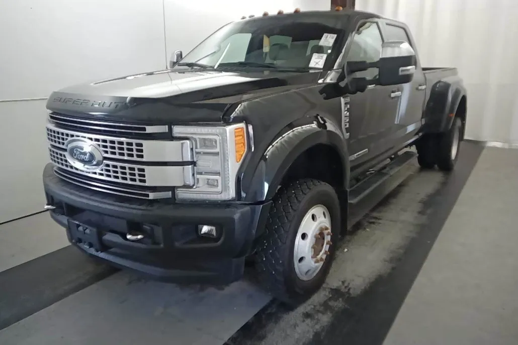 2017 Ford F-450 Platinum photo 1