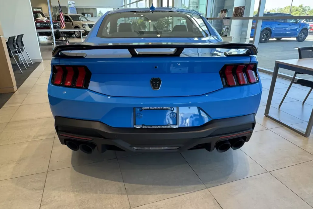 2025 Ford Mustang Dark Horse photo 1