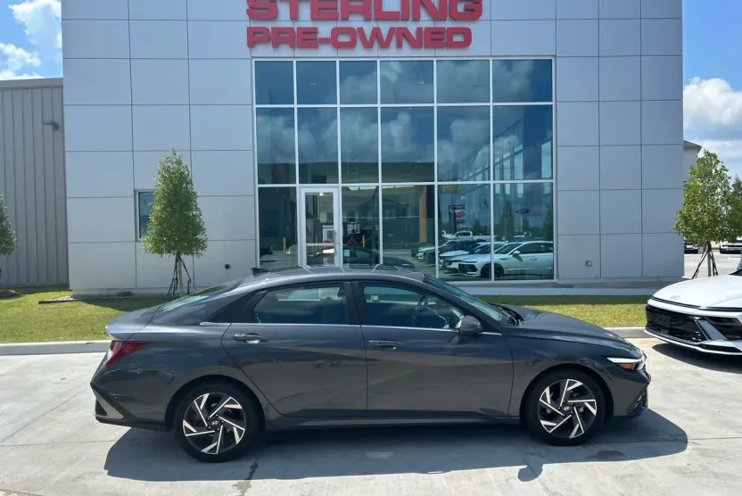 2025 Hyundai Elantra SEL Convenience photo 1
